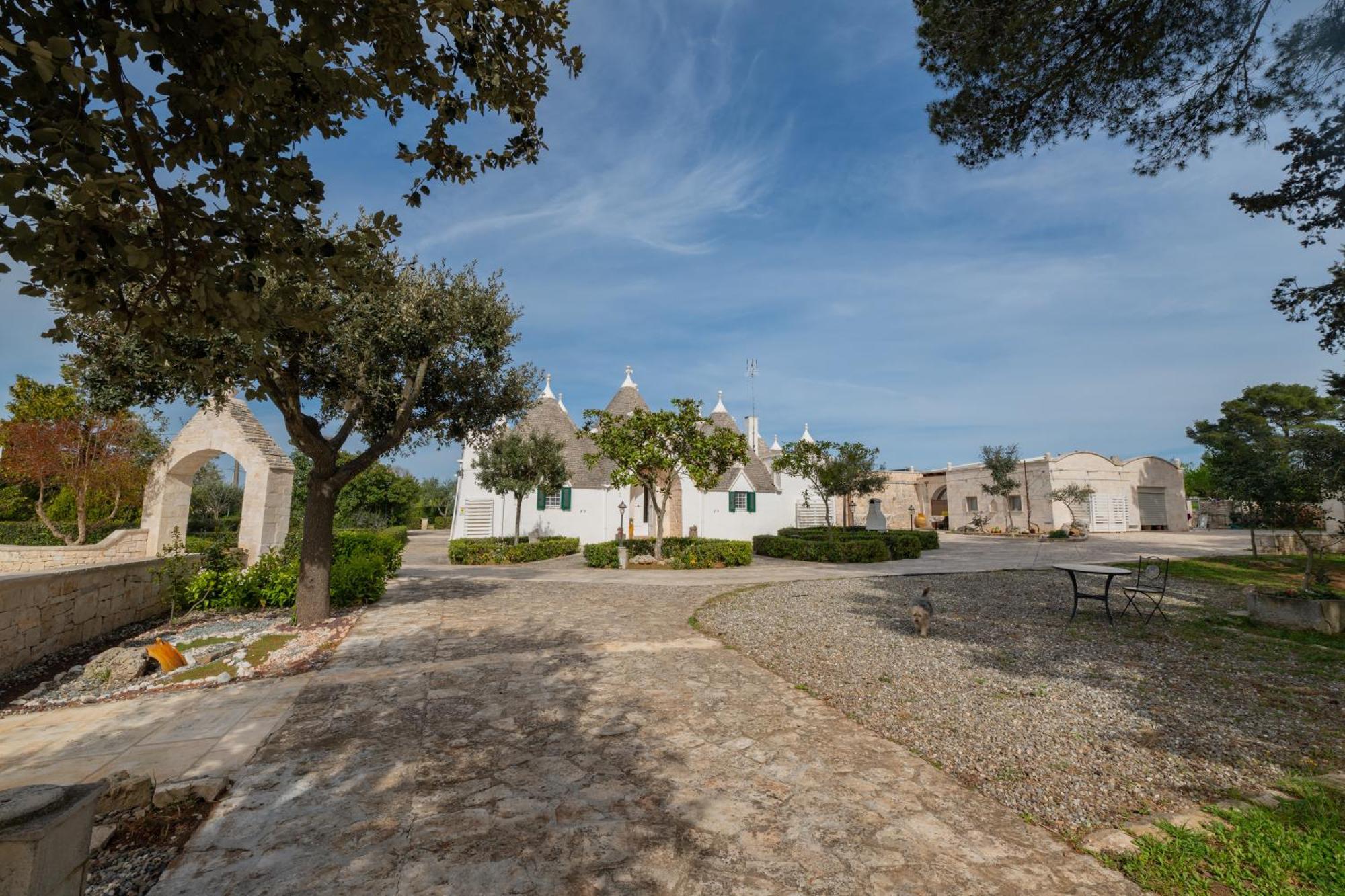 Trullo Degli Anelli In Masseria Cisternino Buitenkant foto